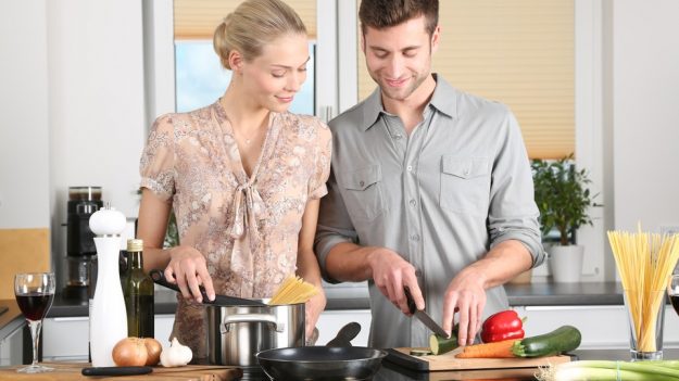 6 cadouri pentru pasionații de bucătărie pe care o să vrei să le păstrezi pentru tine